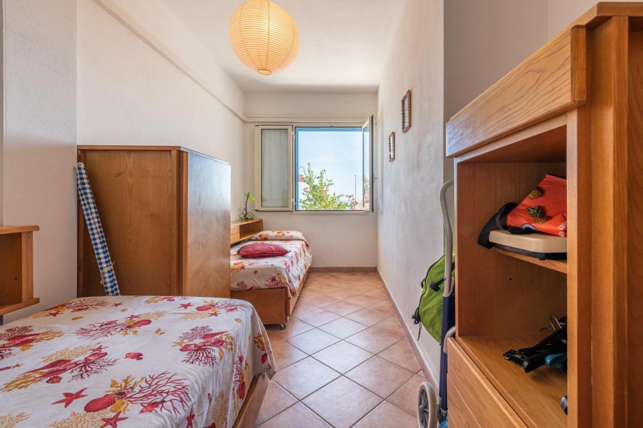 Casa Vacanze 21 Aprile - T Calasetta Εξωτερικό φωτογραφία